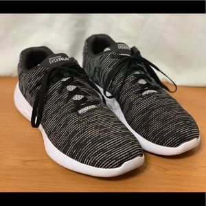 Sketchers Gorun 600 Obtain Go Run sneakers